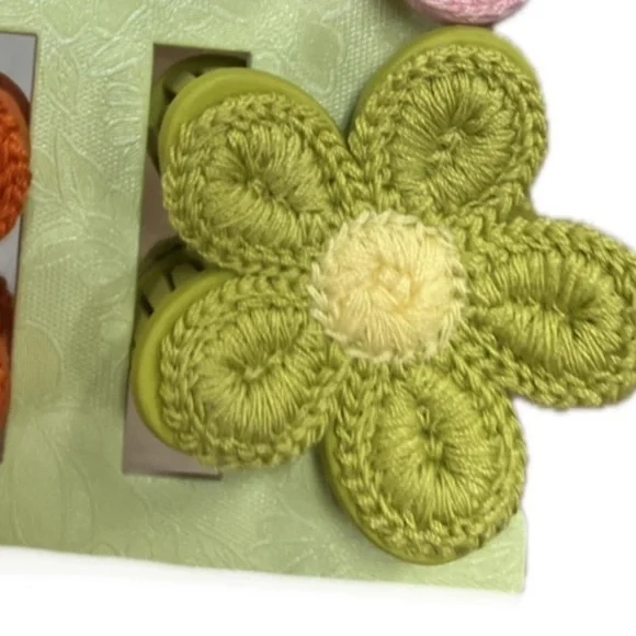 NWT 💚🧡🩷 Piper K Hair Claw Clips set of 4 flowers knitted crochet - Picture 7 of 14